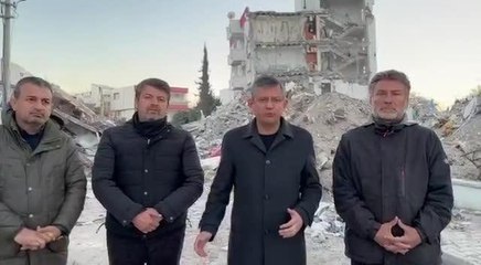 Özgür Özel: 1999 Depremini Çadırlar 3'üncü Gün Kurulabilmişti Diye Eleştiriyordu.