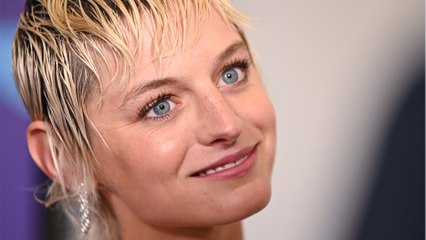 VOICI - "C'était un rappel à la réalité" : Emma Corrin revient sur son coming out non-binaire et les violentes réactions