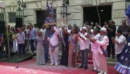 El “Rey Momo” ya tiene las llaves de Rio de Janeiro, que se sumerge en el Carnaval
