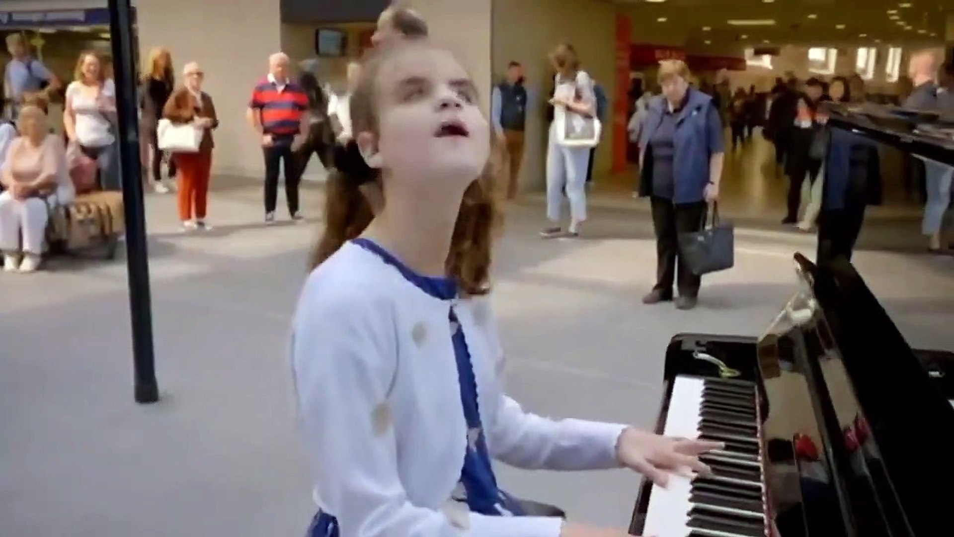 Blind Girl with Neurodiversity Stuns Crowd with a Piano