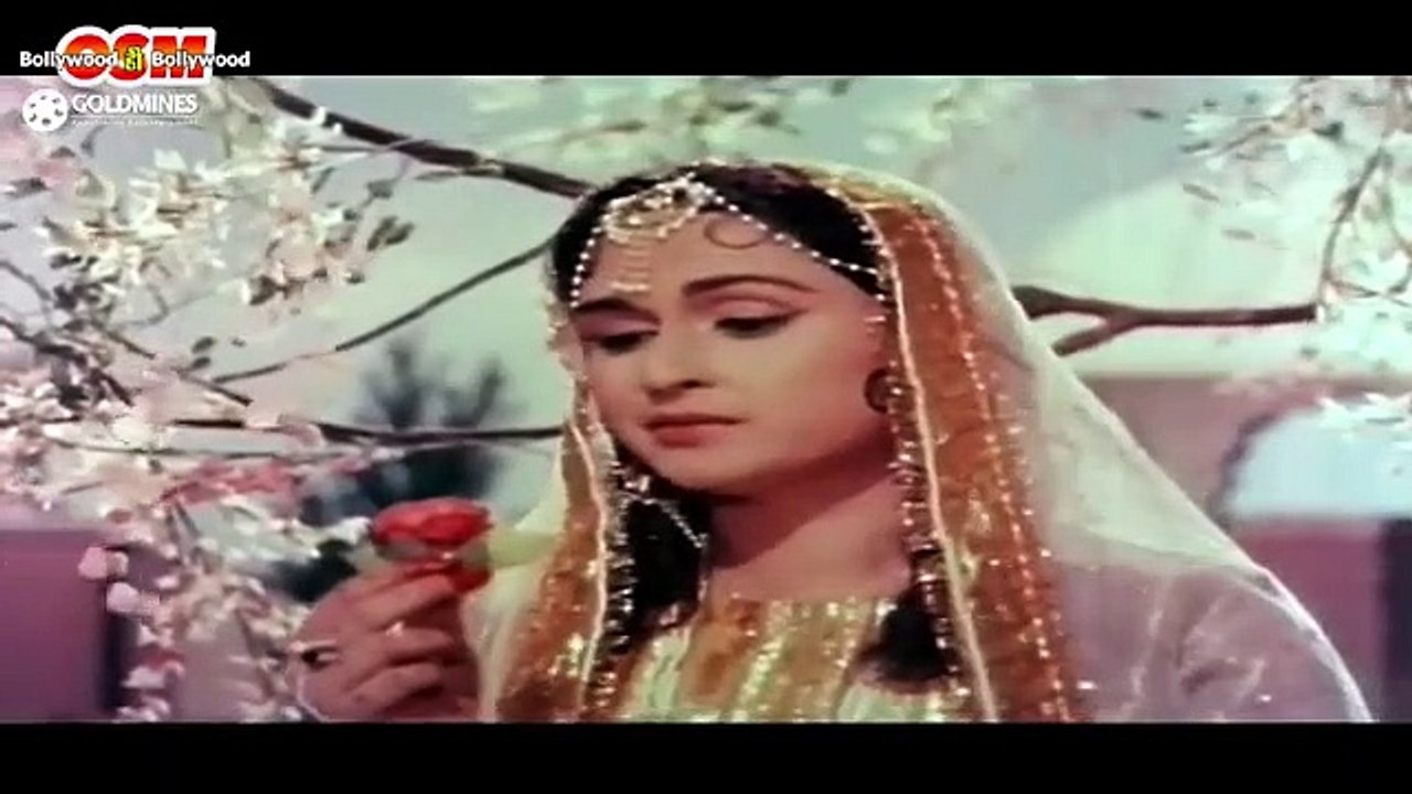 Why The Husband Of This beautiful actress Left Her Nad Wendered In The Himalayan Forests_