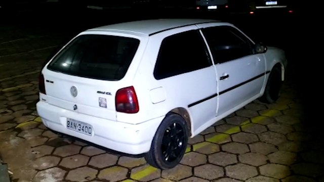 Suspeitos de assalto com veículo Gol são detidos no Santa Felicidade