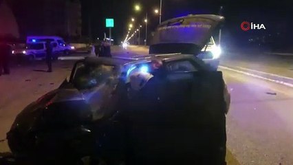 Takla atan otomobilde sıkışan sürücüyü itfaiye kurtardı