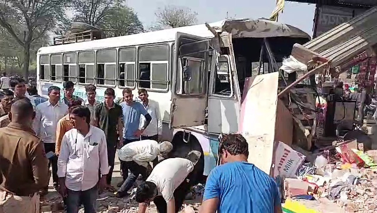 राजस्थान में यहां अनियंत्रित होकर रोडवेज बस दुकान में घुसी, डेढ़ दर्जन यात्री घायल