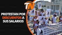 TRABAJADORES DEL COBACAM PROTESTAN POR DESCUENTOS A SUS SALARIOS