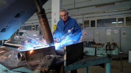 AVCILAR'DAKİ LİSEDEN DEPREM ÇADIRI İSKELETİ