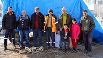 Depremzede köylüler zor durumda: Römorku eve çevirdiler