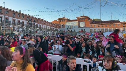 Cantajuego abrió los Carnavales de Torrejón con lleno en la plaza