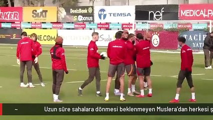 Uzun süre sahalara dönmesi beklenmeyen Muslera'dan herkesi şaşırtan talep: Denemek istiyorum