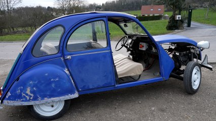 Ils transforment une 2 CV  en "Deuche" électrique