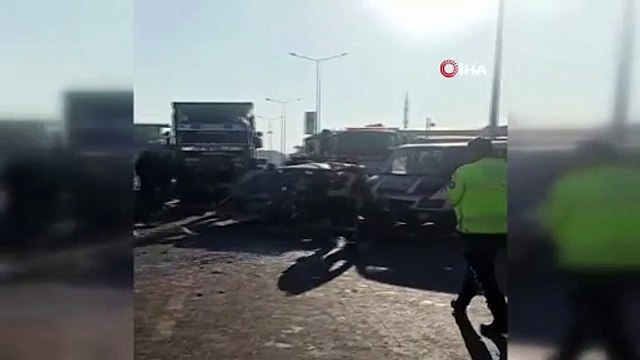 Manisa’da Trafikte Birbirini Sıkıştıran Sürücüler Zincirleme Kazaya Neden Oldu 1’i Ağır 4 Yaralı!