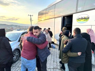 Depremzedeler Sındırgı'da ev ve otellere yerleştirildi