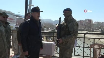 Bakan Akar, Antakya'da Mehmetçiğin çadır kurma ve güvenlik faaliyetlerini denetledi