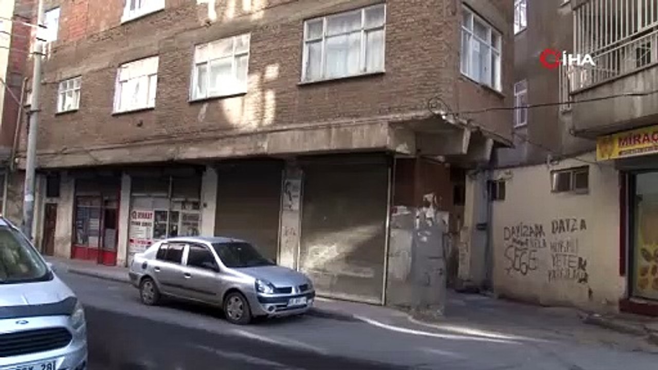 Diyarbakır'da giriş katı hariç kolonları olmayan bina depremlere rağmen ayakta