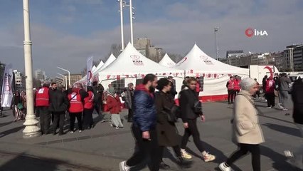 Kızılay depremzedeler için Taksim Meydanı'nda kan bağışı kampanyası başlattı