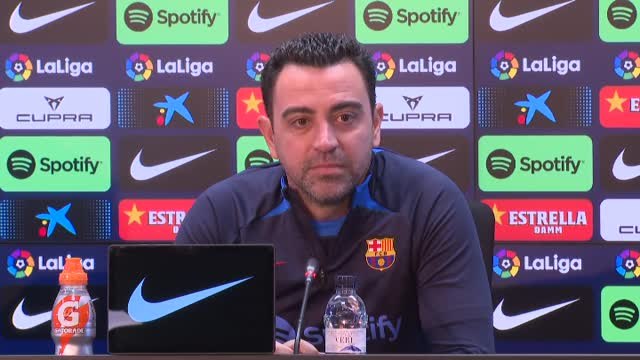 Xavi reconoce que en el vestuario hacen hasta alguna bromita sobre el 'caso Negreira' y que lo tratan de la mejor manera posible