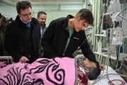 Türk vatandaşlığından çıkacağını söyleyen Dr. Mehmet Öz, Hatay'da depremzedeleri ziyaret etti