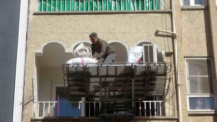 Canlarını kurtaran vatandaşlar şimdi eşyalarını kurtarmanın telaşındalar