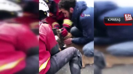 Enkaz altında kalan bir köpek, Batman ekibi tarafından kurtarıldı