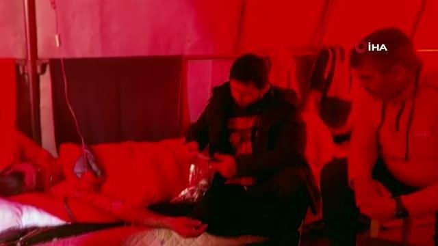 Yorgun düşen kurtarıcıya moral ziyareti... 203. saat sonra enkazdan çıkarılan Muharrem kendisini kurtaran görevliyi ziyaret etti