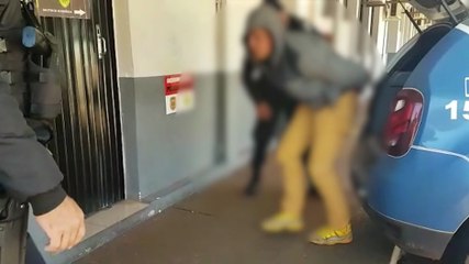 Com mandado de prisão em aberto, homem é detido