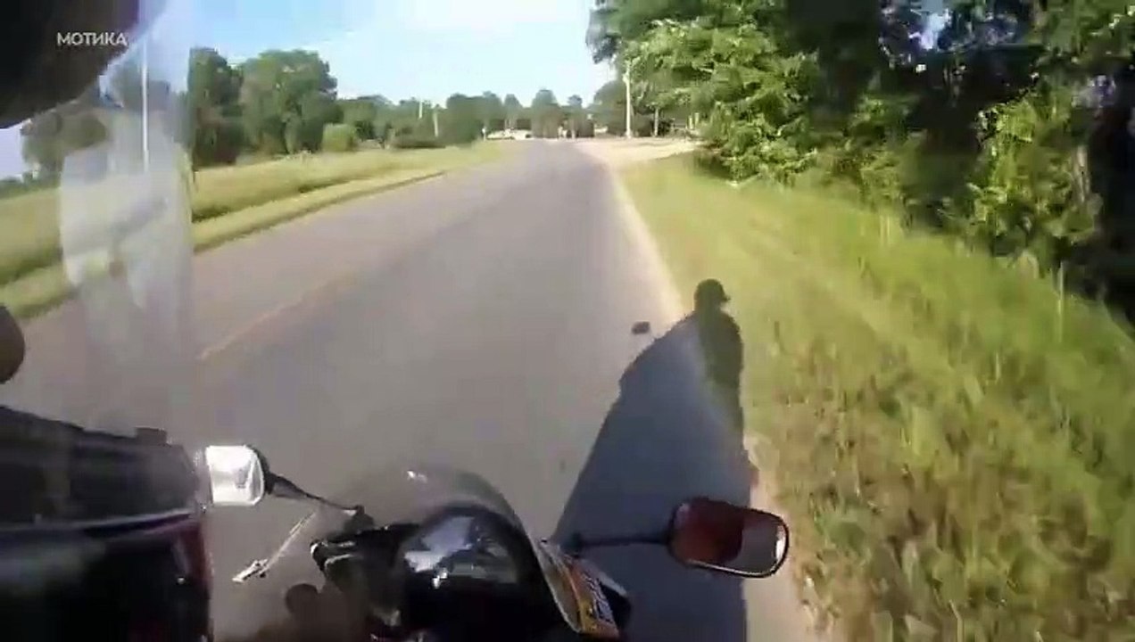 Kask ile Adama Kafa Atan Motorcu