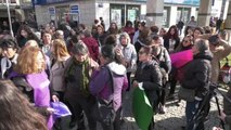 İzmirli Kadınlardan Hükümete 'Deprem' Protestosu