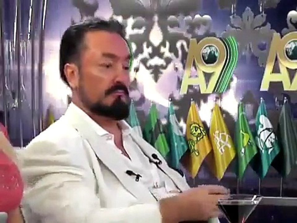 Adnan Hoca ve Kızlarından Dans Şov!