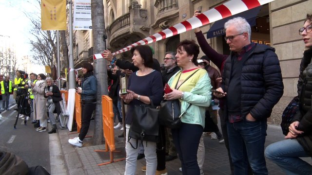 Instal·lació de les obres de Jaume Plensa a la Pedrera