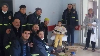 Aysima, enkaz altından kendini kurtaran Mehmetçikle bir araya geldi