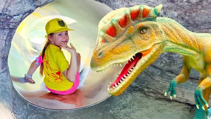 Diana and Roma play outdoors - best parks for kids