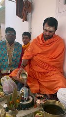 तेज प्रताप यादव ने किया जलाभिषेक भगवान शिव पर किये पुल - फल अर्पण