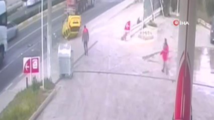 Hareket halindeki tankere arkadan çarpan otomobil takla attı