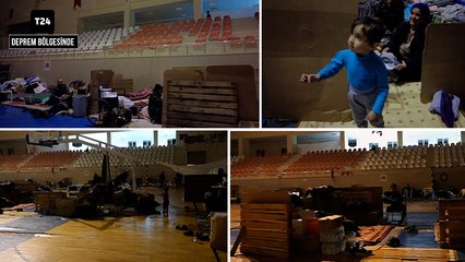Spor salonunda yaşamak: Depremzede aileler, yaşam alanlarını kartonlarla ayırıyor, yemeklerini çadırda yiyor