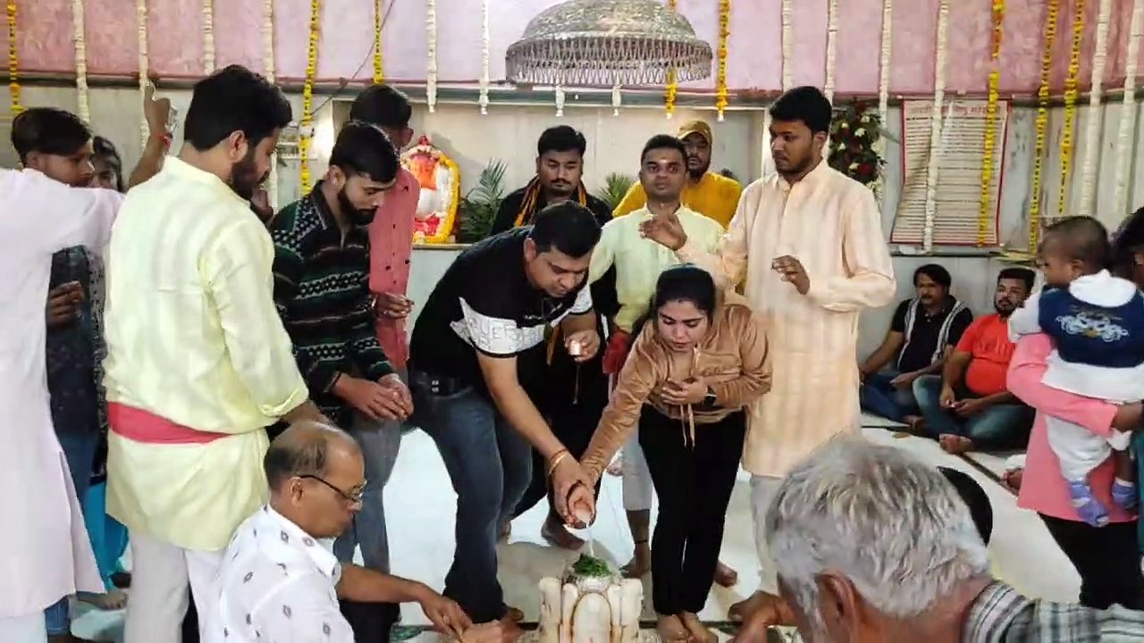 महाशिवरात्रि पर शिवालयों में गूंजा ऊं नम: शिवाय और भोलेनाथ के जयकारे