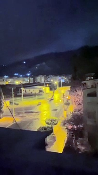 Bu deprem değil başka bir şey...