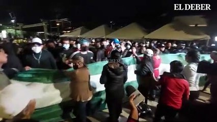 Momentos de tensión entre grupos a favor del Corso y los que lo rechazan