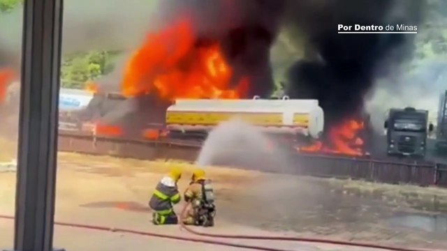 Incêndio de grandes proporções destrói vários veículos na BR-116, em Teófilo Otoni