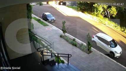 Câmera registra colisão entre Ka e Classic no Country 🚗