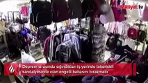 Kahraman evlat engelli babasını bırakmadı