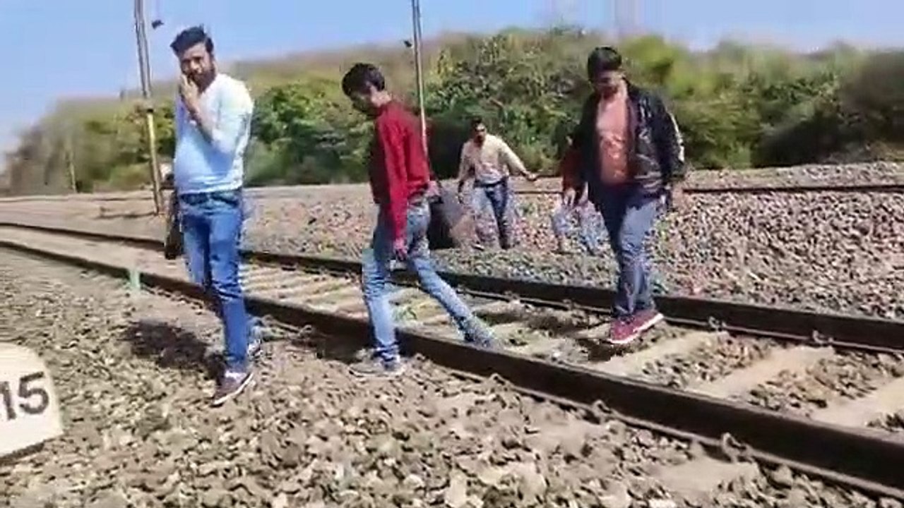 Gwalior: Some youths were lying down on a railway track to shoot Instagram reel