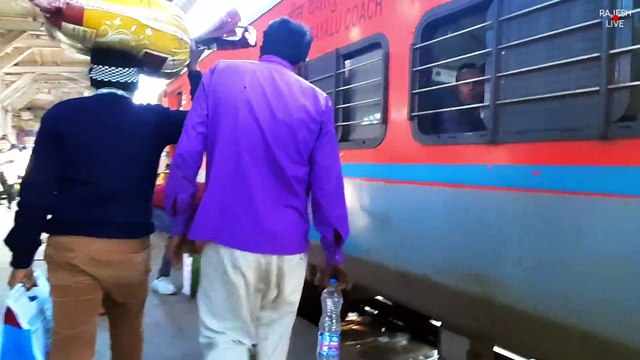 India, Indian Railways, Tamilnadu Sampark Kranti at Bhopal