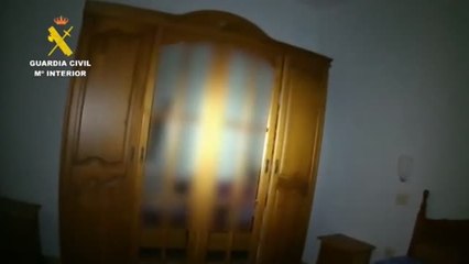 Detenido en Gran Canaria cuando esperaba a su víctima dentro de un armario con unas tijeras