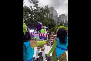 Gloria Groove encerra bloco antes do previsto em SP após tumulto