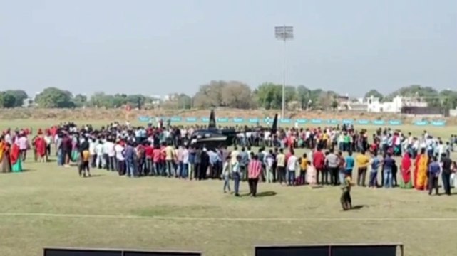 VIDEO: दुल्हन ने तोहफे में मांगा हेलिकॉप्टर, फेरों के बाद दूल्हा-दुल्हन ने भरी उड़ान