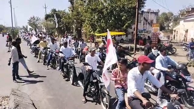 आदिवासी लोक नृत्य की दी प्रस्तुति, मनोज टॉकिज से निकली शोभायात्रा