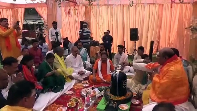मुड़ापार शिव मंदिर में भगवान शिव का हुआ रुद्राभिषेक