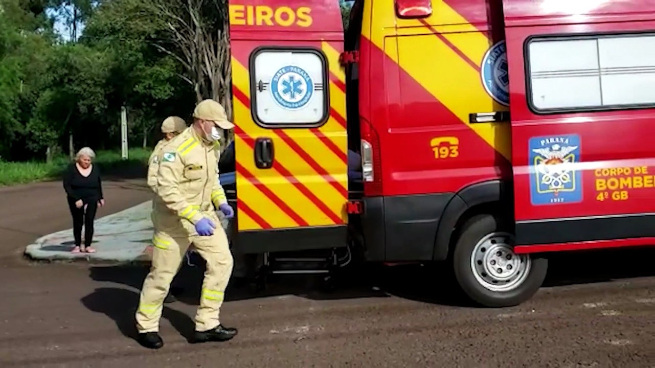 Idoso fica ferido ao bater a cabeça em calçada