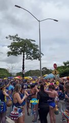 Bloco da Esquina faz discurso a favor da democracia