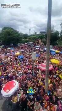 Multidão canta 'É o Amor' de Zezé de Camargo e Luciano